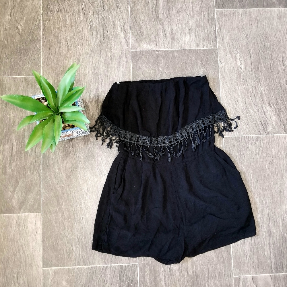 👗BLACK STRAPLESS ROMPER